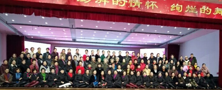 辽宁老年服饰艺术模特团第二期公开课汇报演出纪实