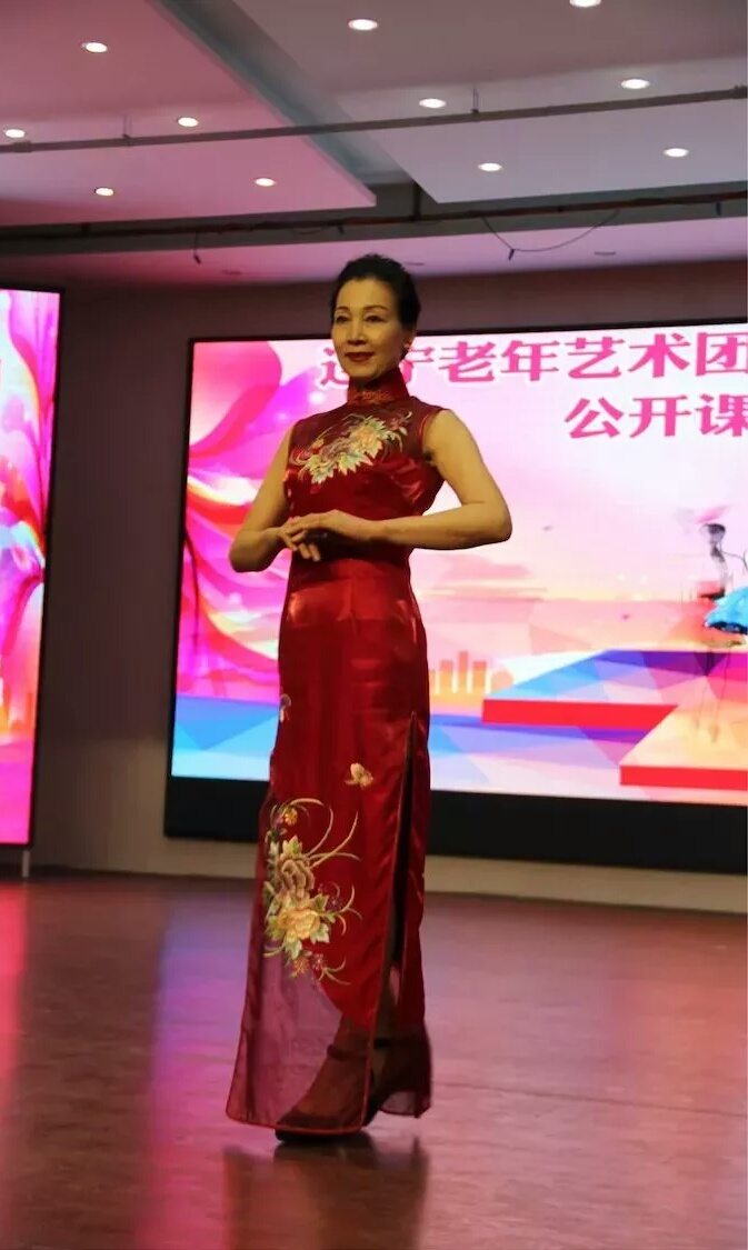 辽宁老年服饰艺术模特团第二期公开课汇报演出纪实